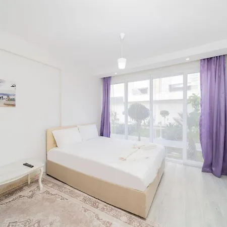 Pleasant Flat With Balcony In Konyaalti أنطاليا